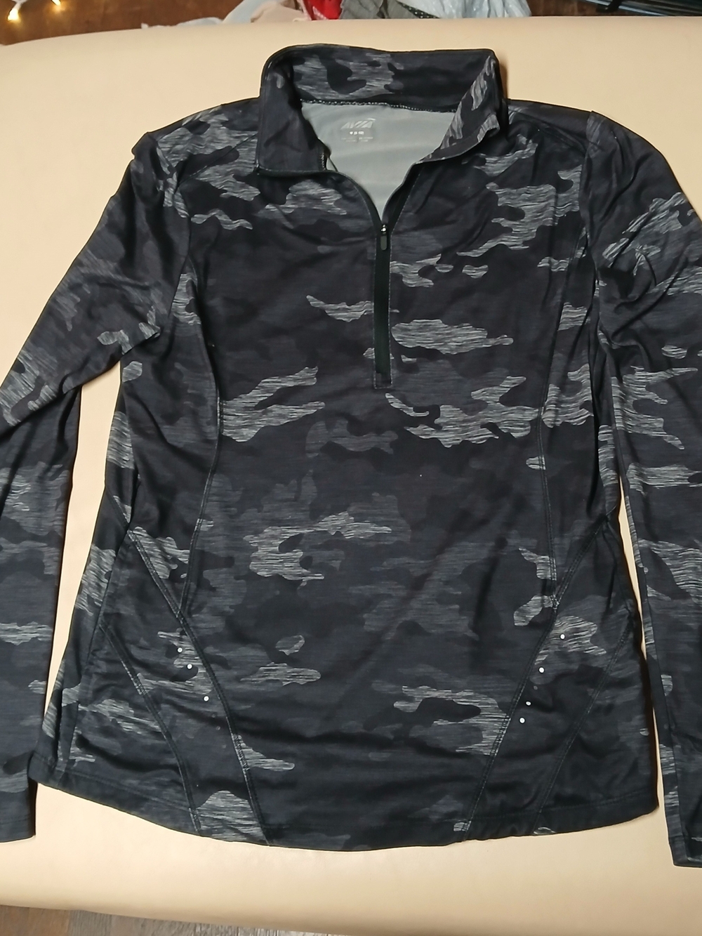 Ladies camouflage jacket black gray athletic avia medium warm running
